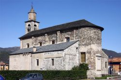 Pettenasco la chiesa Parrocchiale dei Santi Audenzio e Caterina - © Alessandro Vecchi - CC BY-SA 3.0, Wikipedia