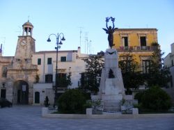 Piazza Aldo Moro in centro a Casamassima in Puglia