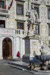 Piazza dei Cavalieri a Pisa, Toscana. La piazza, nel centro storico di Pisa, ospita Palazzo della Carovana e la statua di Cosimo I° de Medici - © robertonencini / Shutterstock.com