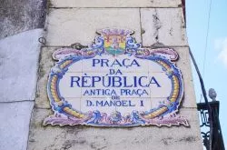 Piazza della Repubblica (prima piazza di Manuele I) a Tomar, Portogallo - © EQRoy / Shutterstock.com