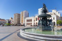 Piazza Georgiou I° (Plateia Vasileos Georgiou) a Patrasso, Grecia. Principale piazza della città, deve il suo nome a re Giorgio  - © Lefteris Papaulakis / Shutterstock.com ...