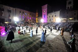 Una delle serate a Piazza Roma, Borgo Antico ...