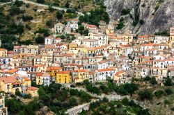 Pietramezzana è una delle due cittadine dei film "Un paese perfetto" :  in realtà sono i due borghi lucani di Castelmezzano (foto) e Pietrapertosa, due ...