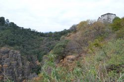 Piramide del Tepozteco: il sito archeologico vanta una posizione spetatcolare, ed ospita oltre alla piramide anche l'area abitativa dei sacerdoti, situata poco più in basso su un ...