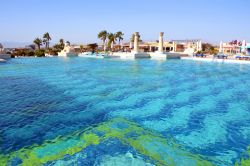 La grande piscina dello Sheraton Soma Bay Resort, in Egitto.
