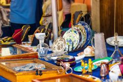 Pissignano, Umbria: il mercato d'Antiquariato, Usato e Collezionismo. - © iryna1 / Shutterstock.com