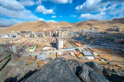 Una pittoresca veduta dall'alto di Ulan Bator, Mongolia - © Mark Agnor / Shutterstock.com