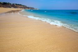 Playa Butihondo a Jandia, isola di Fuerteventura, Spagna. Si trova nella cittadina omonima a nord di MorroJable. Lunga quasi tre km, è divisa in diversi tratti che garantiscono completa ...