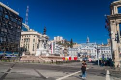 Plaza Sotomayor è una delle piazze principali della città di Valparaíso (Cile), "il Gioiello del Pacifico" - © Matyas Rehak / Shutterstock.com