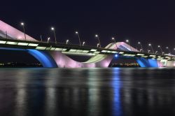 Il ponte Sheikh Zayed di Abu Dhabi, capitale ...