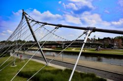 Ponte sul fiume Lei a Kortrijk, Belgio. Siamo nelle Fiandre Occidentali, nel Belgio fiammingo.
