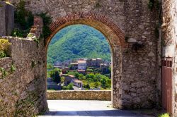 Porta di ingresso al borgo storico di Rometta in Sicilia