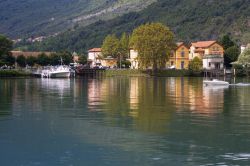 Porto Ceresio, Lombardia: questa bella località del lago omonimo sorge a 280 metri sul livello del mare.
