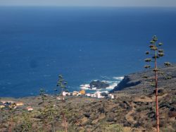 Pozo de las Calcolas, la piccola baia sotto a El Mocanal sull'isola di El Hierro (Spagna, Canarie)