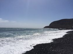 Vista panoramica di Pozo Negro e la sua spiaggia a Fuerteventura (Spagna) - Un mare tranquillo, quasi privo di vento e correnti marine o alte maree: questa è l'acqua di Pozo Negro, ...
