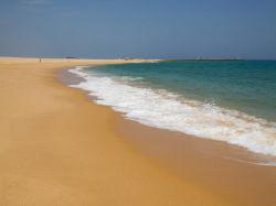 Praia de Faro, Algarve: la spiaggia sabbiosa ...