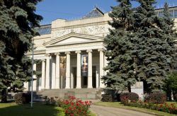 Museo Pushkin di Mosca, Russia - Nato come raccolta di calchi di sculture famose (che oggi si trovano al primo piano dell'edificio), questo museo possiede la più grande collezione ...