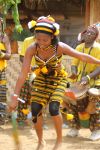 Ragazze danzano un tipico ballo africano nella città di Conakry, Guinea - © Mustapha GUNNOUNI / Shutterstock.com