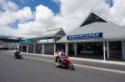 Il Rarotonga International Airport, l'aeroporto per chi vola su Avarua e l'arcipelago delle Isole Cook - © ChameleonsEye / Shutterstock.com 