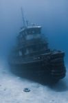 Il relitto di un rimorchiatore sommerso a "Wreck Alley" a Cooper Island, BVI . - © Durden Images / shutterstock.com