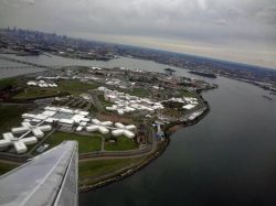 L’isola più noir di New York, è Rikers (Island), ed ospita il maggior complesso detentivo di tutta la città. Collocata tra il Queens e il Bronx, Rikers ospitava un ...