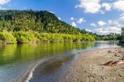 La foce del Rìo Miel nei pressi di Baracoa, provincia di Guantànamo, Cuba.