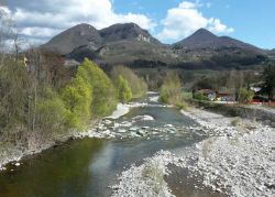 Riola di Vergato, il fiume Reno e gli Appennini ...