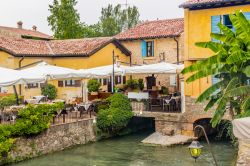 Ristorante a Borghetto sul Mincio, Verona - Burro e salvia ma anche in brodo. Si possono gustare così i celebri tortellini di Valeggio e Borghetto sul Mincio che qui si chiamano "nodo ...