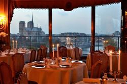 Il famoso ristorante La Tour d'Argent con vista su Notre Dame a Parigi - © latourdargent.com