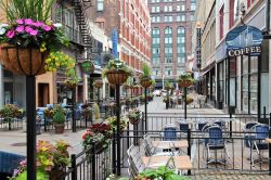 Ristoranti nel centro storico di Cleveland, Ohio, USA. Questa città rappresenta la seconda più grande area urbana del paese con oltre 2 milioni di abitanti - © Tupungato / ...