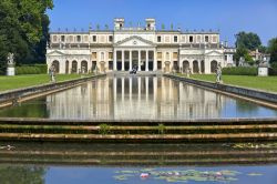 Riviera del Brenta: visita a Villa Pisani di Stra, una delle Ville Venete più famose - © Fulcanelli / Shutterstock.com