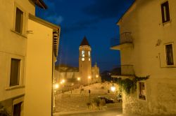 Rivisondoli, L'Aquila, by night: il paesino conta circa 700 abitanti ed è famoso per gli impianti sciistici, i paesaggi suggestivi e i monumenti architettonici.
