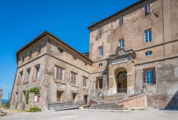 La Rocca dei Borgia a Subiaco in una mattina d'estate, provincia di Viterbo, Lazio. Fu costruita su una ripida collina attorno alla fine dell'XI° secolo dall'abate Giovanni V° ...