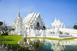 La magnificenza del tempio di Rong khun a Chiang Rai, Thailandia - © Jaochainoi / shutterstock.com