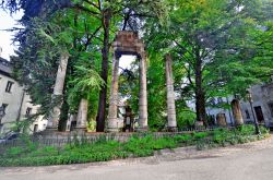 Rovine di epoca gallo-romano a Besancon in piazza Castan, Francia - © Denis Costille / Shutterstock.com