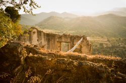 Rovine nel borgo di Brancaleone in Provincia di Reggio Calabria