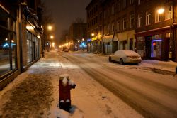 Rue Saint Joseph, Ville de Quebec: nonostante la foto suggerisca un'insolita quiete, la Rue Saint Joseph Est è affollata di bar, pub e ristoranti molto frequentati dai giovani. In ...