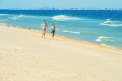 Sandy Hook Beach a New York, Stati Uniti. Dopo la chiusura forzata nel 2012 a causa dell'uragano Sandy, questa spiaggia è tornata ad accogliere i turisti. La si può raggiungere ...