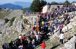 Sanza, luglio 2018: i pellegrini sul Monte Cervati per la Processione della Madonna delle Nevi