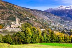 Sarre in Valle d'Aosta e il suo Castello Reale che domina la vallata