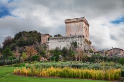 Sarteano, Toscana: il castello medievale domina il borgo della Valdichiana