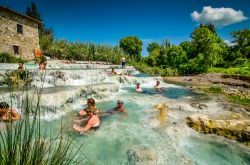 Quelle di Saturnia sono considerate tra le migliori terme libere e all'aperto d'Italia - © marketa1982 / Shutterstock.com