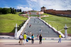 La celebre scalinata di Chkalov a Nizhny Novgorod è composta da 560 gradini ed è alta il triplo rispetto alla famosa scalinata di Odessa che compare nel film della "Corazzata ...