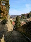 Una scalinata nel centro del borgo di Fiesole, provincia di Firenze, Toscana. Da questo villaggio, un tempo una delle più importanti città etrusche alle pendici meridionali dell'Appennino ...