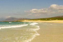 Scarista Beach a Lewis and Harris, Scozia - Considerata una delle spiagge più belle di quest'isola delle Ebridi Esterne, Scarista Beach ha sabbia color oro ed è lambita da ...