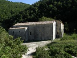 Abbazia di Santa Maria di Sitria, si trova a Scheggia e Pascelupo, sulle pendici del Monte Cucco 