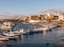 Scoglitti e il suo porto in Sicilia, siamo nei luoghi della fiction del Commissario Montalbano