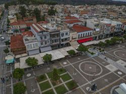 Scorcio dall'alto della città di Sparta, Peloponneso (Grecia). Siamo nel distretto periferico della Laconia, sulla destra del fiume Eurota - © Pit Stock / Shutterstock.com