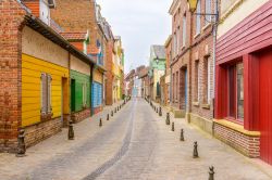 Uno scorcio del centro di Amiens con le tipiche case colorate, Piccardia, Francia.



