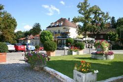 Uno scorcio del centro di Bad Sauerbrunn, Austria. Si trova nel distretto di Mattersburg.
